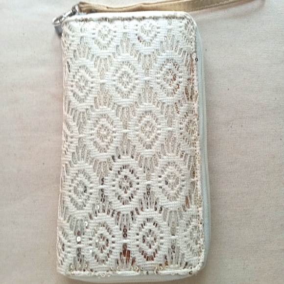 Wristlet - Picture 1 of 4